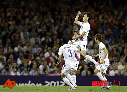'런던올림픽 동메달' <b>지동원</b>, <b>현역 은퇴</b> "축구 여정 마무리"