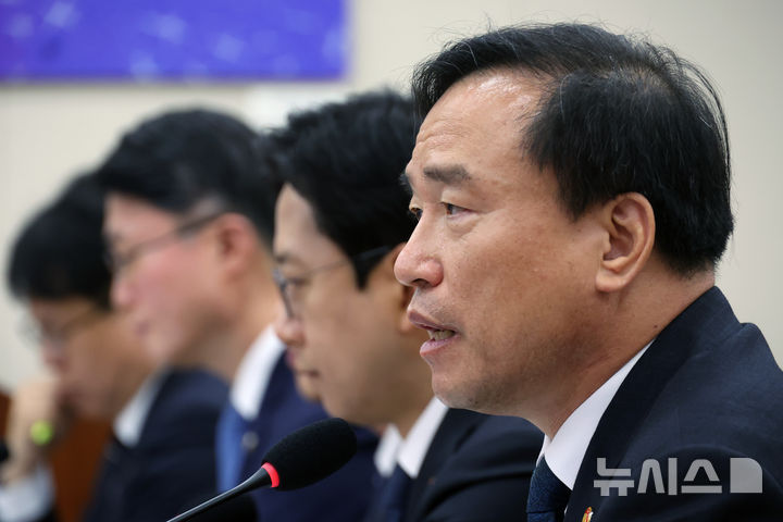 [서울=뉴시스] 고승민 기자 = 김종철 방송미디어통신위원장. 2026.05.07. kkssmm99@newsis.com