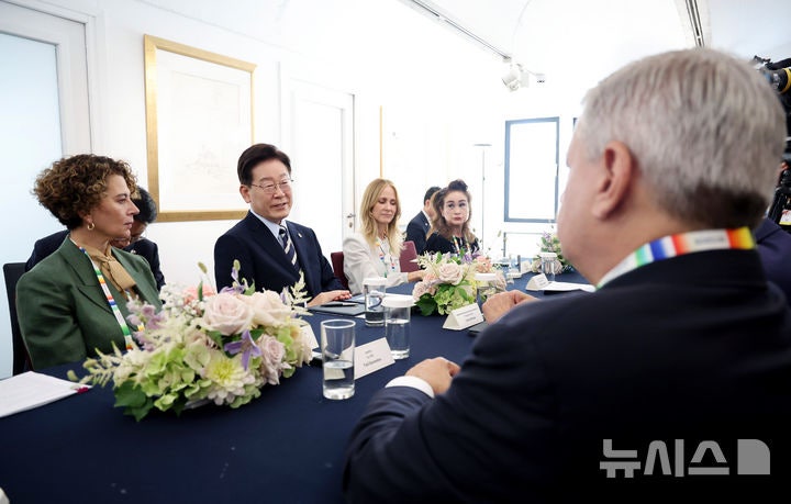이 <b>대통령</b>, 미국영화협회 회원사 <b>접견</b>