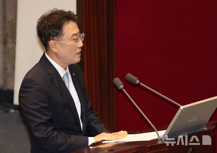 <b>답변</b>하는 <b>이진수</b> 법무부 차관