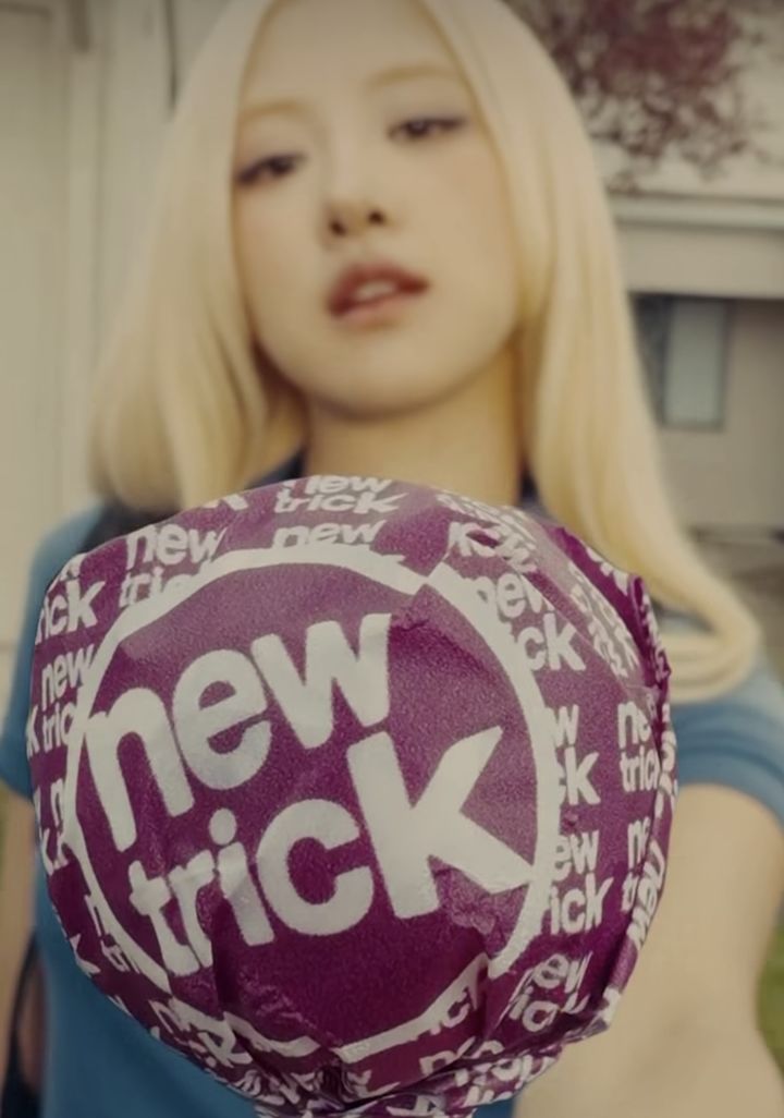 블랙핑크 <b>로제</b>, <b>애플</b>과 손잡고 <b>신곡</b> 낸다…'뉴 트릭'