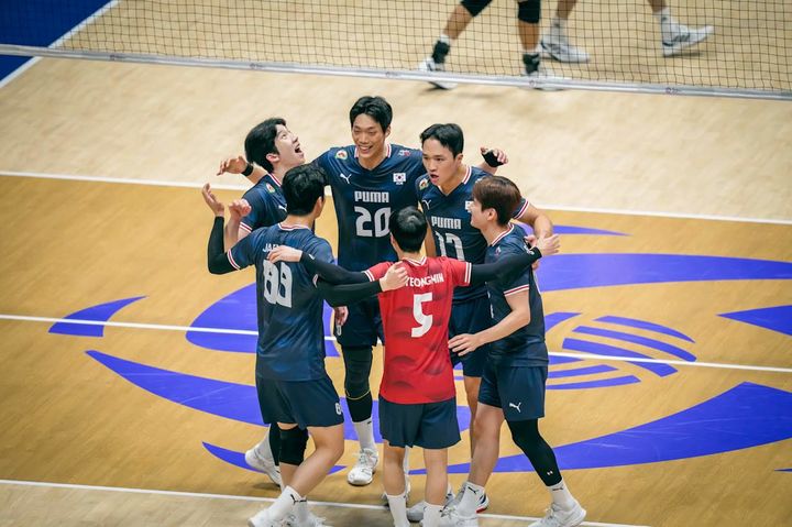 '허수봉+임동혁 42점' <b>남자배구</b>, 중국 3-1 꺾고 <b>아시아</b><b>선수권</b> 4강행