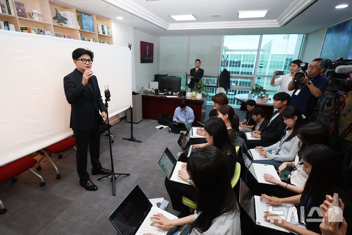 김승원 '신약 청탁·주가조작 의혹' 피해자들 "임상승인 의혹 밝혀달라...