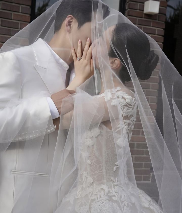 티아라 <b>류화영</b>, 오늘 <b>3세 연상 사업가</b>와 <b>결혼</b> "아빠 같은 남자"