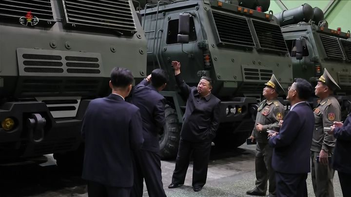 <b>김정은</b>, 사흘간 <b>군수공장 시찰</b>…"포병, 파괴적 공격력 갖춰야"