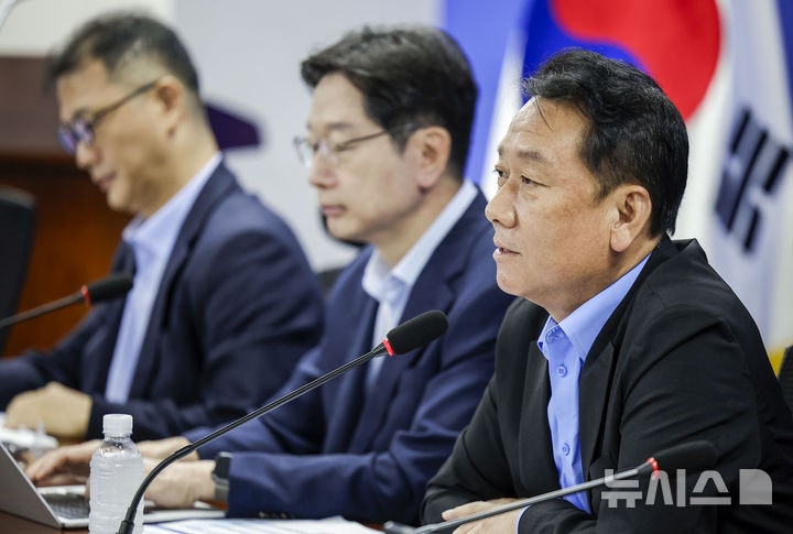 <b>발언</b>하는 <b>이광재</b> 수석부위원장