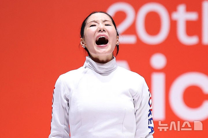펜싱 에페 <b>송세라</b>, 국제종합대회 개인전 첫 <b>금메달</b> 쾌거[나고야AG]