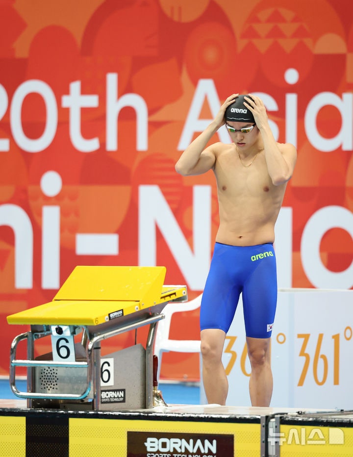'어깨 부상' <b>김우민</b>, 자유형 200m 이어 <b>800m</b>도 출전 <b>포기</b>…2연패 무산[나...