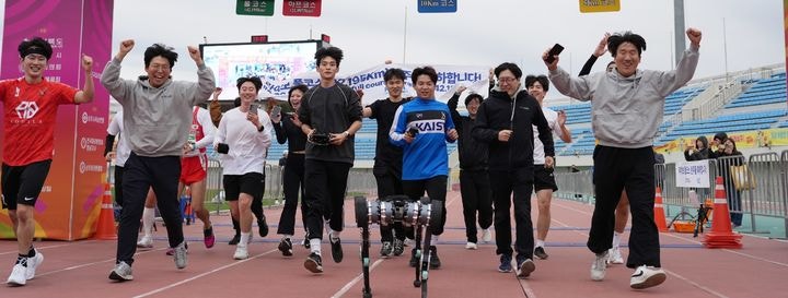 <b>마라톤</b> 풀코스 뛴 '세계최초' 로봇…<b>KAIST</b>기술 네이처로