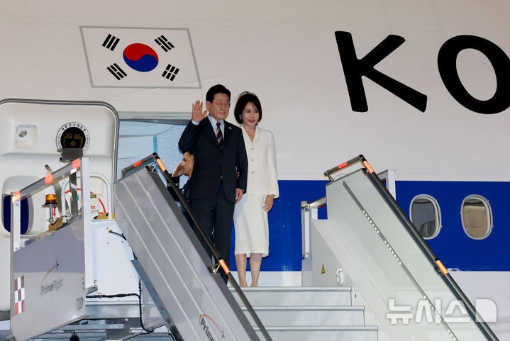 <b>이 대통령</b>, <b>멕시코 도착</b>…내일 셰인바움 대통령과 정상회담(종합)