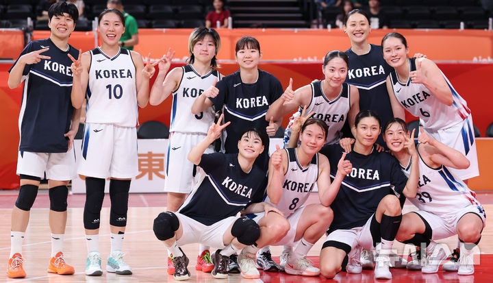 '12년 만의 金 도전' <b>여자 농구</b>, 인니 꺾고 4강…중국 만난다(종합)[나고...