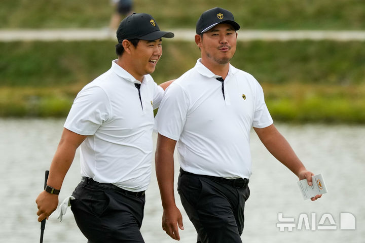 '프레지던츠컵 첫날 <b>승리</b>' <b>김주형</b>-<b>김시우</b> "서로 워낙 잘 알아"(종합)