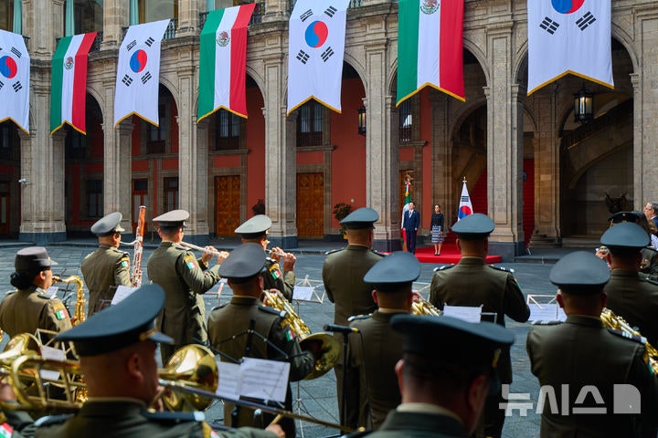李 대통령 "<b>한</b>·<b>멕시코</b> 경제<b>협력</b> 발전 적기…양국 중요한 전략적 파트너...