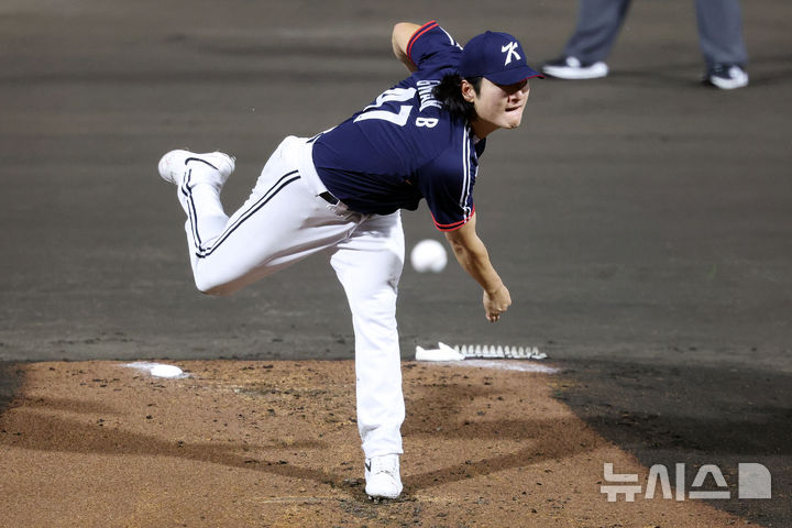 '111구 혼신의 역투' <b>곽빈</b>, <b>결승전</b>서 6⅓이닝 9K 1실점…'야속한 타선'[...