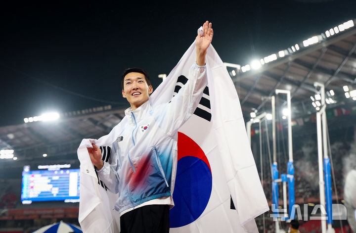 <b>우상혁</b>, 높이뛰기 우승 후보→<b>동메달</b>…"LA 올림픽 도전하란 메시지"(종...