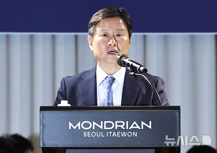 [서울=뉴시스] 김선웅 기자 = 박기덕 고려아연 대표이사가 9일 오전 서울 용산구 몬드리안호텔에서 열린 고려아연 제53기 임시주주총회에서 개회를 선언하고 있다. (공동취재) 2026.09.09. photo@newsi