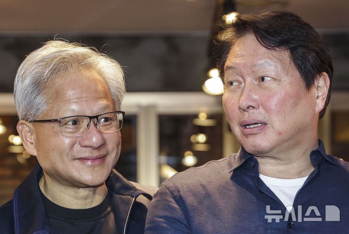"AI 한미 동맹 최전선" 최태원 SK 회장, 뉴욕서 <b>젠슨 황</b> '<b>밴 플리트</b>' 수...