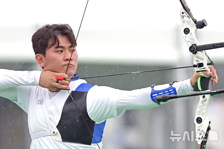 <b>양궁</b> <b>김제덕</b>, 개인전 <b>16강 탈락</b> '3관왕 무산'…이우석, 슛오프 끝에 8강...
