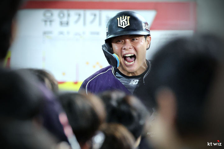 '<b>권동진 결승</b>포' KT, 3연승 달리며 매직넘버 '6'…두산 승리로 5강 확정...