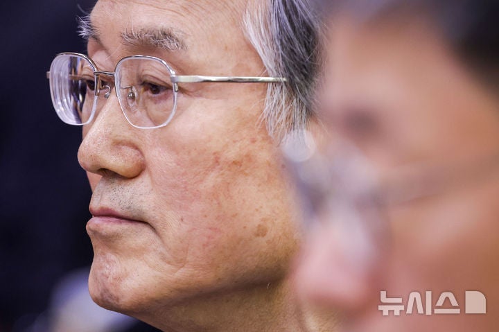 <b>조희대</b>, 6분간 '위헌' 4번 <b>작심 발언</b>…"대통령·국회, 제청 관여 못 해"...