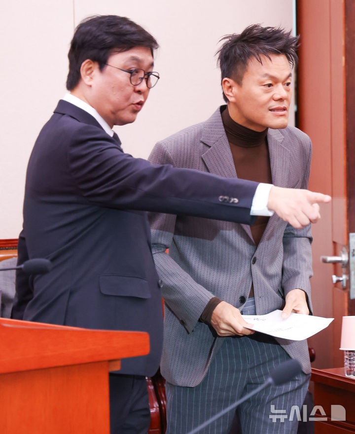 최휘영, '<b>패노메논</b>' 4대 기획사 독점 논란에 "이권 노린 것 아냐"