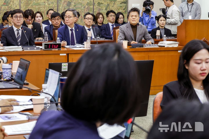 <b>박진영</b> 위원장에게 <b>질의</b>하는 <b>배현진</b> 의원