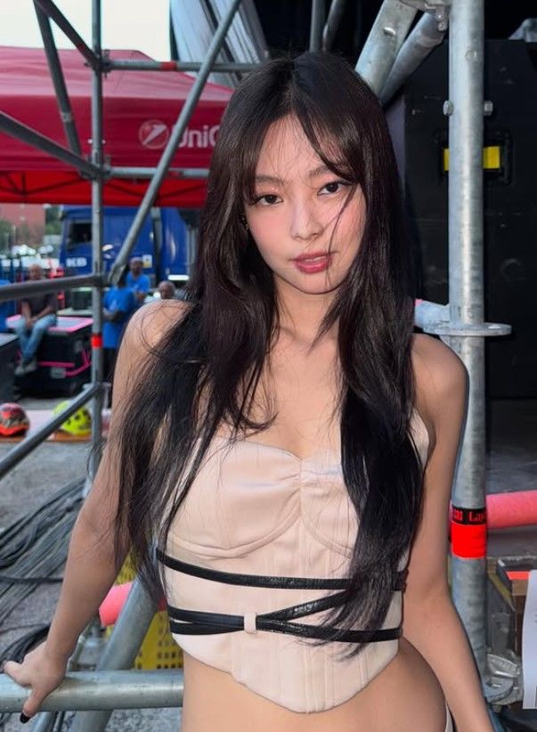 <b>위켄드</b> 노래 따라 부르던 연습생 <b>제니</b>, 우상과 함께 선 5만 스타디움(종...
