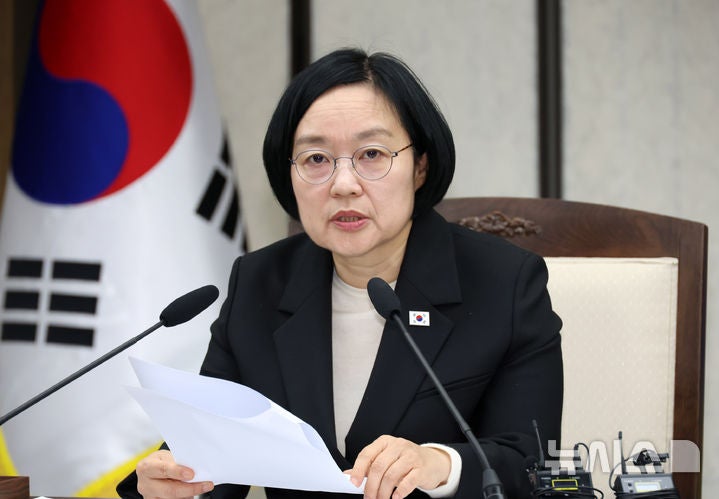 韓<b>총리</b> "꼭 필요한 규제는 다듬고, 현실 맞지 않는 규제 과감히 고쳐야...
