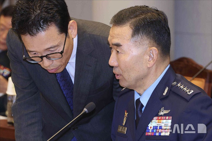 <b>국감</b> 준비하는 <b>진영승</b> 합참의장