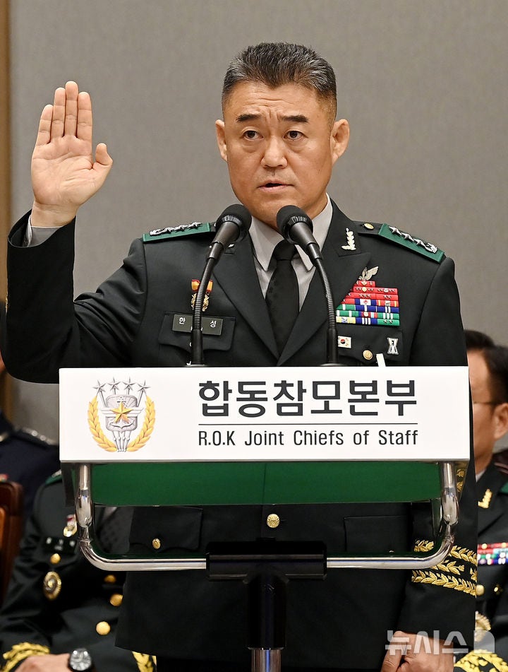 <b>증인선서</b> 하는 <b>한기성</b> 육군 1군단장
