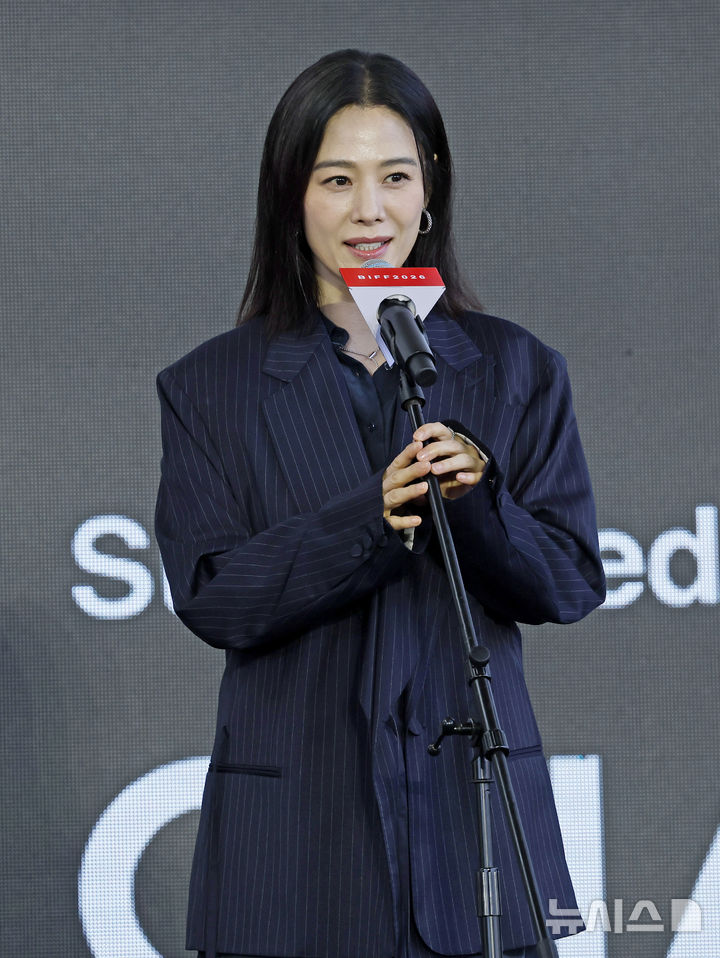 연상호 "어머니께 돈 주고 산 '<b>실낙원</b>'…끝내줘요"