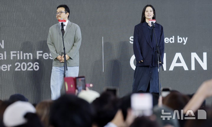 <b>실낙원</b>으로 부산 찾은 <b>연상호</b> 감독-<b>김현주</b>