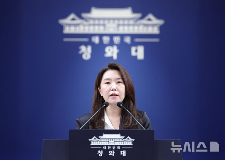 靑 "이 대통령, 어제 태릉골프장 찾아…현장서 <b>대구</b> <b>사고</b> 보고 받고 총...
