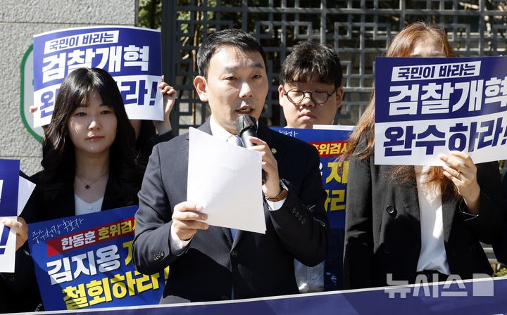 與 <b>김용민</b>, 李대통령 글에 반박했나…"자리 탐하려 정치 시작한 것 아냐...