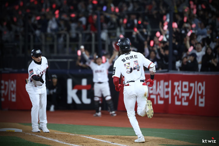 <b>KT 힐리어드</b>, 두 경기 연속 <b>홈런</b>포…'<b>홈런</b> 선두' 김도영 1개 차 추격