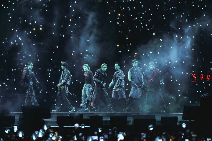 <b>방탄소년단</b>, <b>페루</b> 첫 <b>공연</b>에 15만 관객 열광…3회 전석 매진