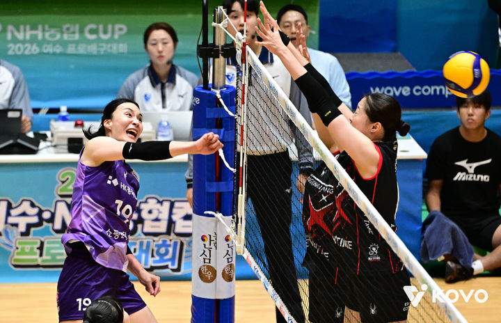 '킨델란 34득점' <b>흥국생명</b>, 정관장에 3-1 <b>역전승</b>…IBK기은도 SOOP 완파(종...