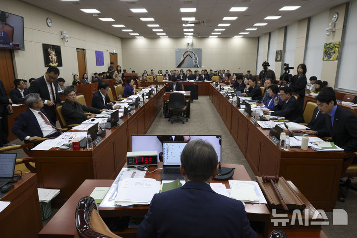 [서울=뉴시스] 김근수 기자 = 12일 오후 서울 여의도 국회에서 과학기술정보통신위원회 국정감사가 열리고 있다.2026.10.12.