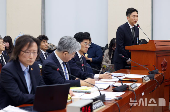 [서울=뉴시스] 최진석 기자 = 최재호 토스플레이스 대표가 12일 여의도 국회에서 열린 정무위원회의 공정거래위원회 등에 대한 국정감사에 출석해 의원 질의에 답변하고 있다.2026.10.12.myjs@newsis.