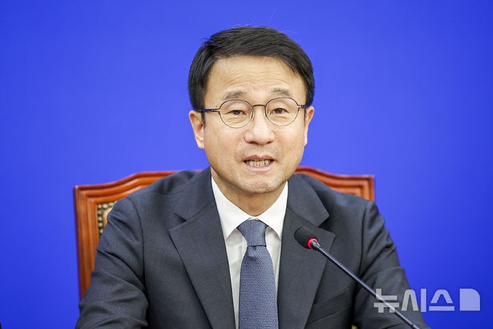 한병도 "<b>조희대</b>, <b>대법관</b>에 <b>격려금</b> 명목 현금 지급…이제 사퇴하라"
