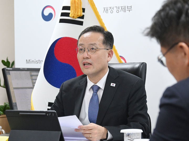 <b>이형일</b>, 베선트와 <b>화상면담</b>…"힌미 경제·금융 협력 중요성 재확인"