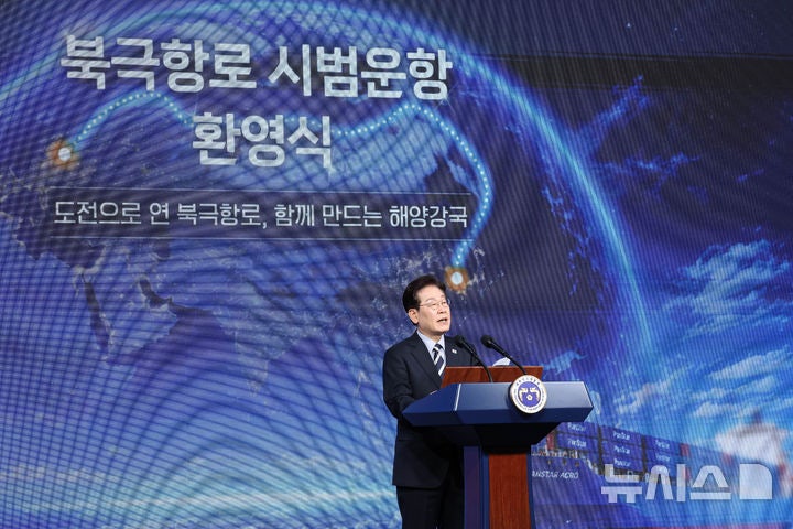 이 대통령, <b>인천</b>경찰청 방문…대형마트 <b>흉기난동</b> 사건 보고받아