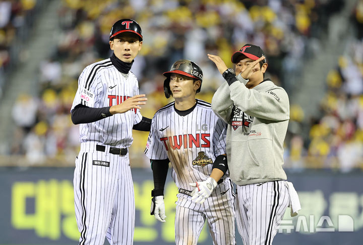 한숨 돌린 <b>LG</b>, '<b>햄스트링</b> 통증' <b>신민재</b> 이상 無…휴식 후 광주 원정 동행