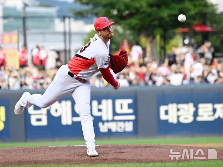 KIA 2차전 선발로 올러 출격…'<b>빙모상</b>' LG <b>임찬규</b>, 변동 없이 <b>등판</b>(종합...