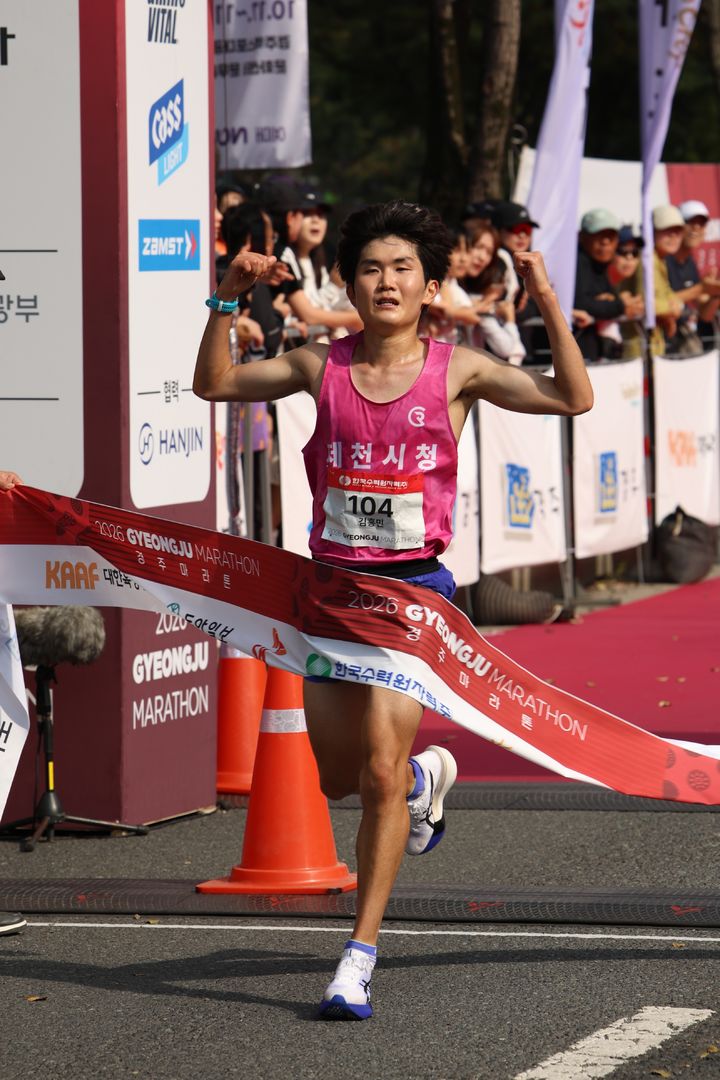 2시간 19분 주파! 경주국제마라톤 국내 1등 찍은 김홍민