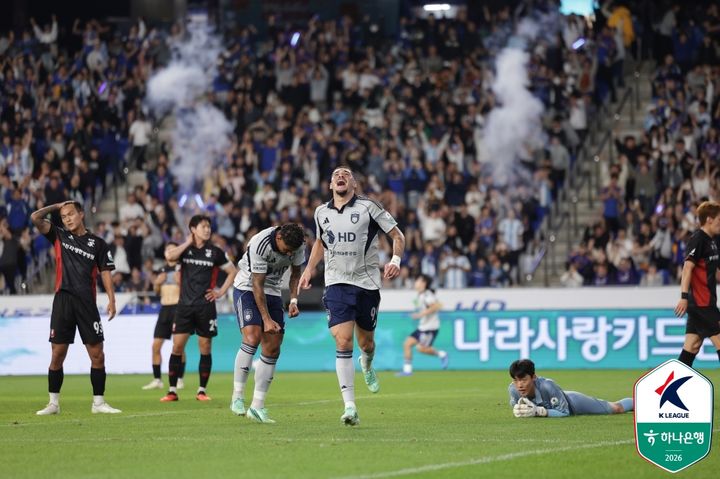 프로축구 <b>울산</b>, 10명이서 싸운 <b>부천</b>에 2-1 <b>역전승</b>