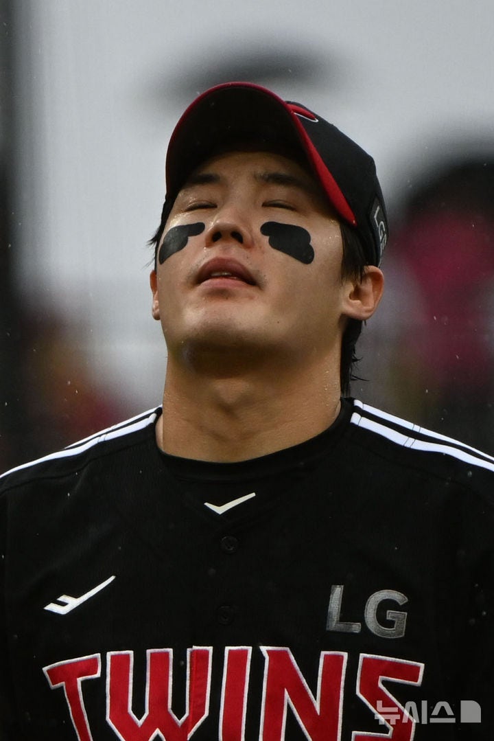 '6안타 5타점 허용' LG <b>임찬규 강판</b>
