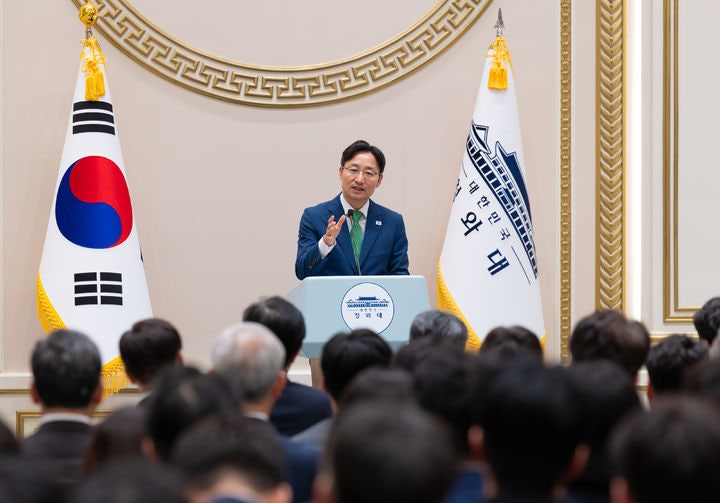 <b>임광현</b> 靑 비서실장 "참모, <b>쓴소리</b>도 마다하지 않아야"