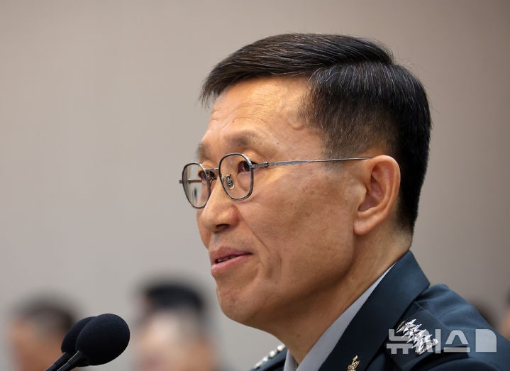 <b>김규하</b> 육참총장, 국회 국방위 <b>국감 답변</b>