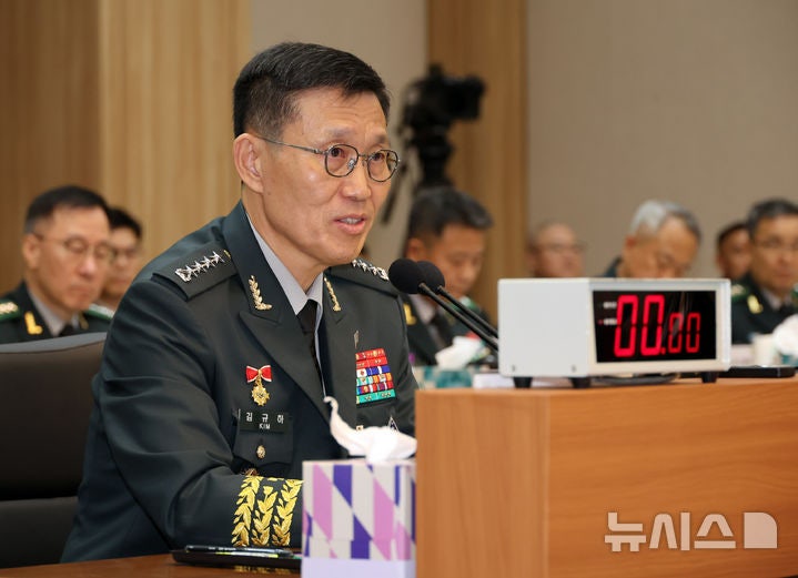 <b>김규하 육군총장</b> 국회 국방위 <b>국감 답변</b>